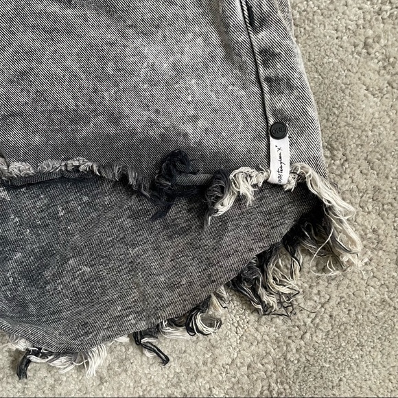 One Teaspoon High Waist Grey Society Acid Wash Fray Hem Bonita Jean Shorts Sz 26 - Picture 6 of 10